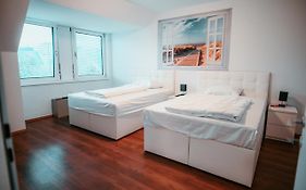 Vienna Shopping Center 14 Apartment